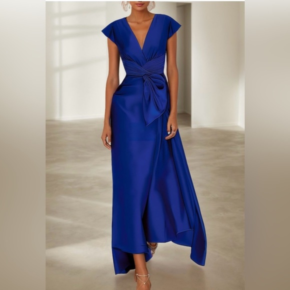 Elegant Blue Evening Gown - Picture 1 of 2